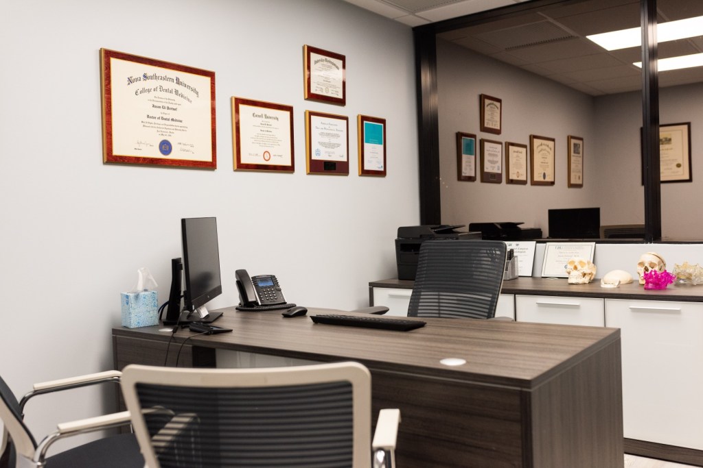 Office tour doctor's desk - Surgical Arts of Boca Raton