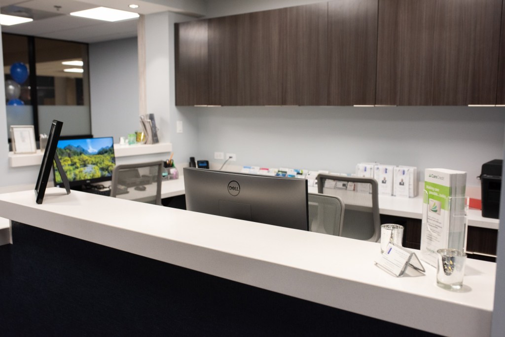 Office tour reception - Surgical Arts of Boca Raton