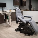 Office tour treatment chair - Surgical Arts of Boca Raton
